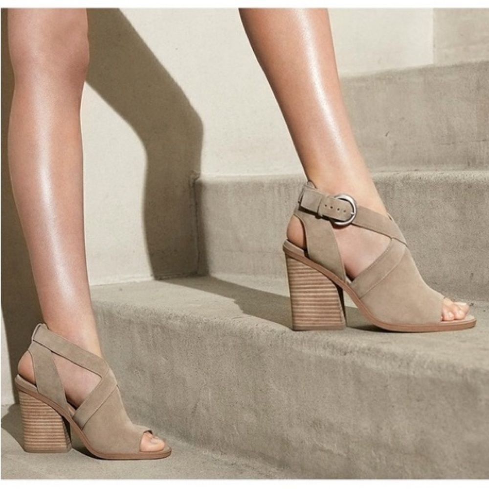 Marc Fisher LTD Taupe Suede Heels‎ VEGA SANDALS SIZE 10m 10 strappy